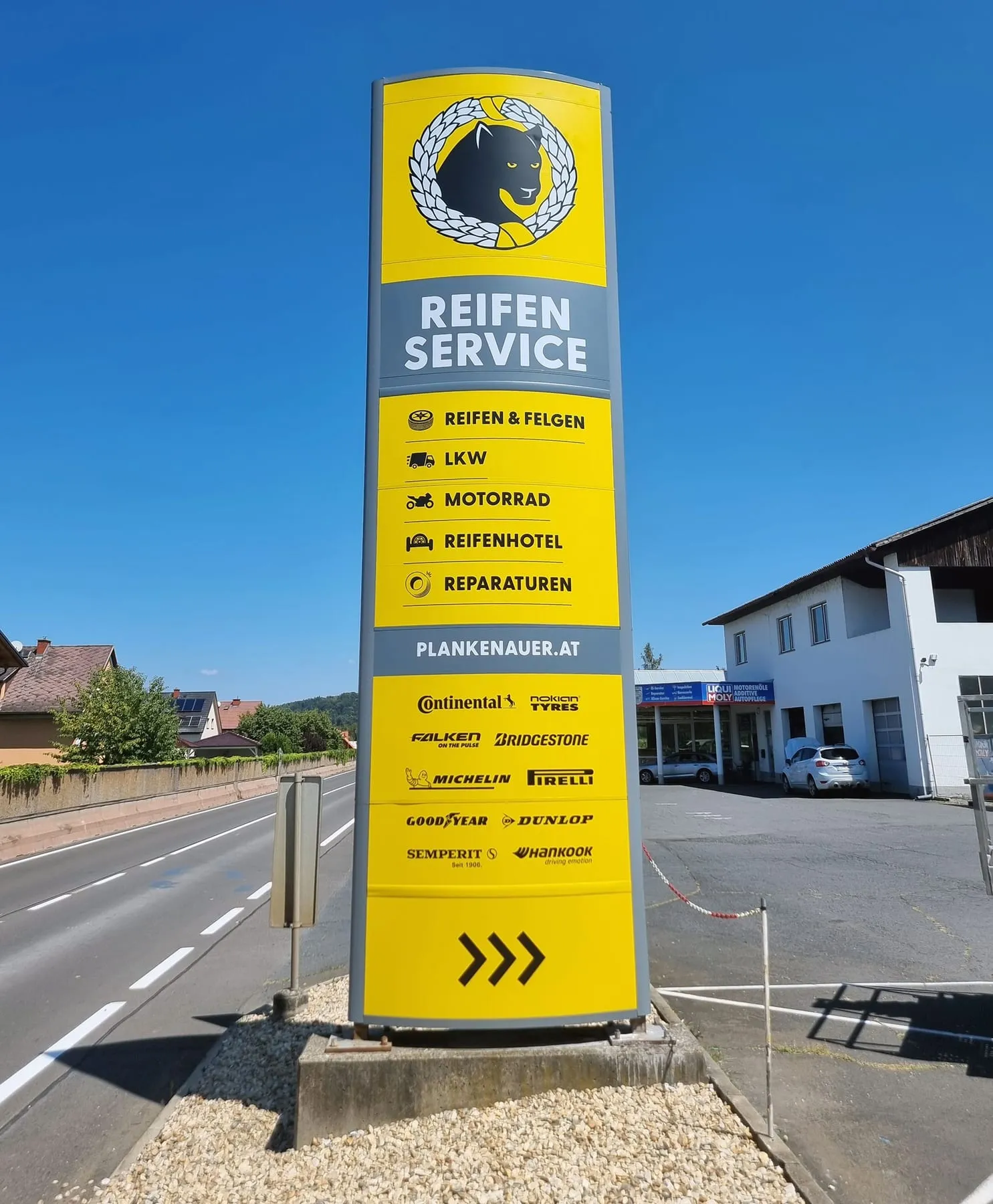 Plankenauer-Pylon nachher: neue Flächen, frisch lackierter Rahmen
